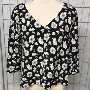 Tristan, Elegant Floral V-Neck Blouse, Size Medium